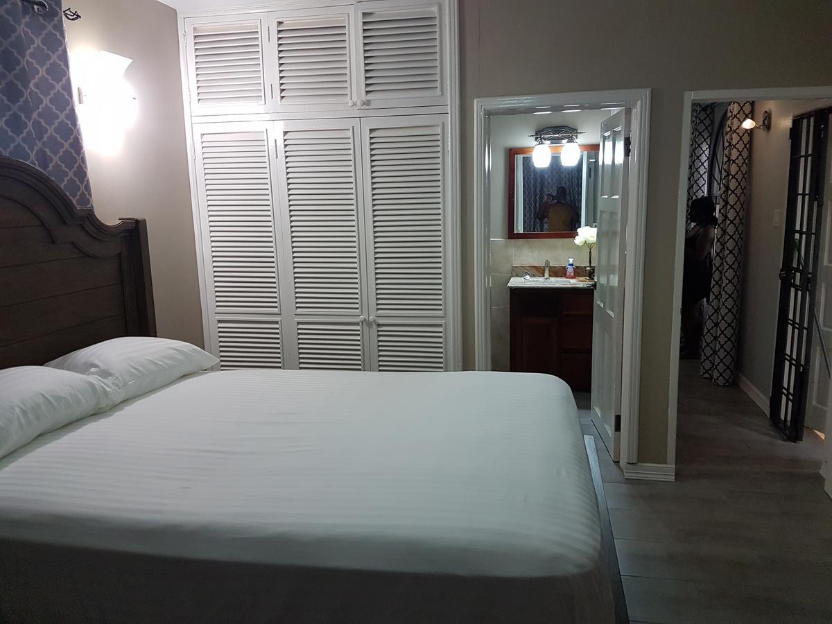 Skycastle Oasis Appartement Ocho Rios Buitenkant foto