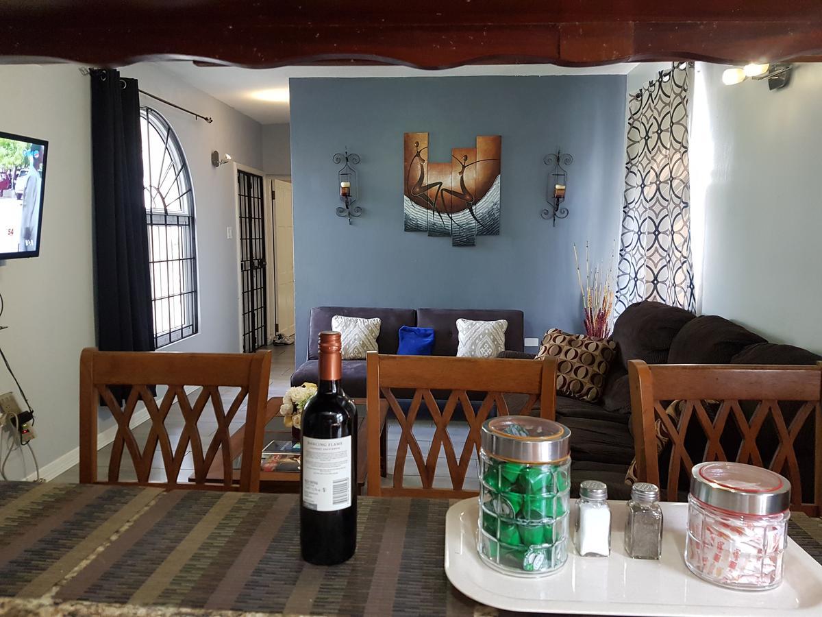 Skycastle Oasis Appartement Ocho Rios Buitenkant foto